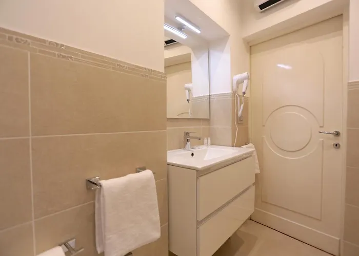 Benedetta 22 - Trastevere Apartment *